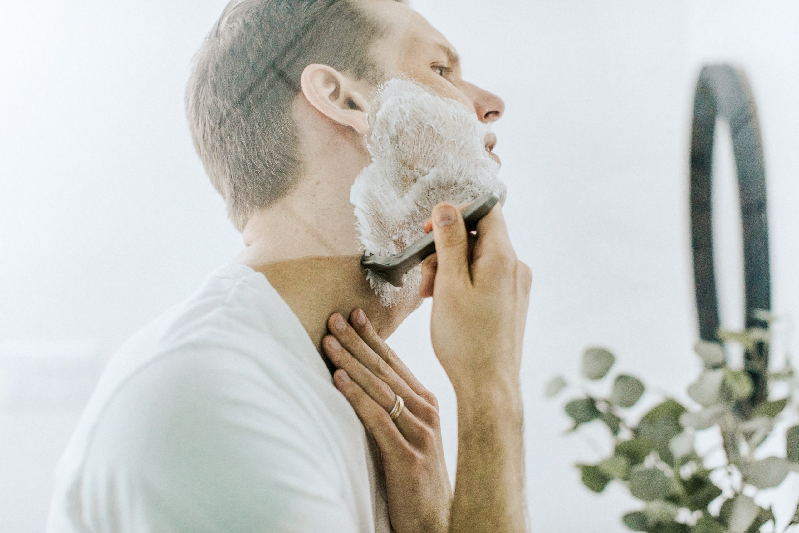 Je baard scheren? Zo voorkom je irritatie, scheerwondjes en geïrriteerde huid
